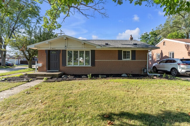 Building Photo - 31611 Lonnie Blvd