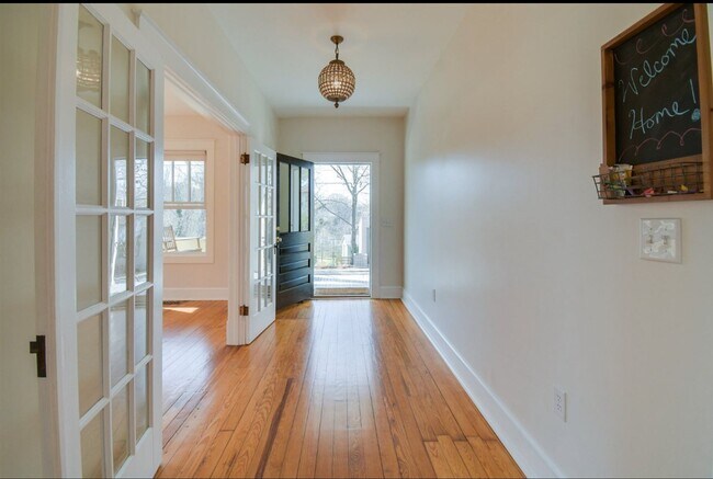 Building Photo - W&L Parents - Fully Furnished and Renovated Home