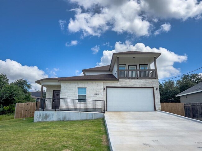 Building Photo - 10211 Longhorn Skyway