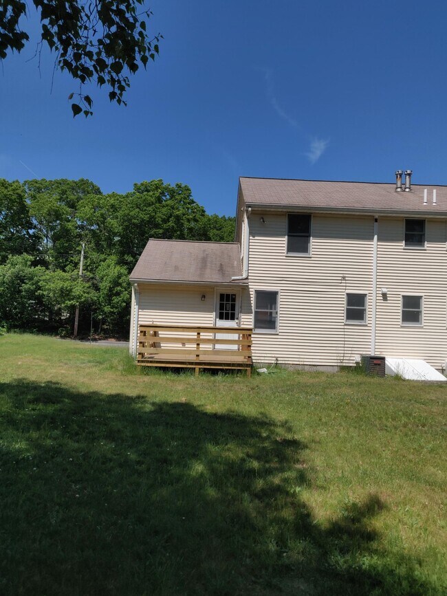 Building Photo - 120 Pacella Park Dr