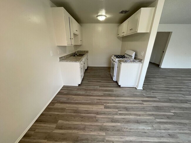Building Photo - Springfield Apartments - 1360