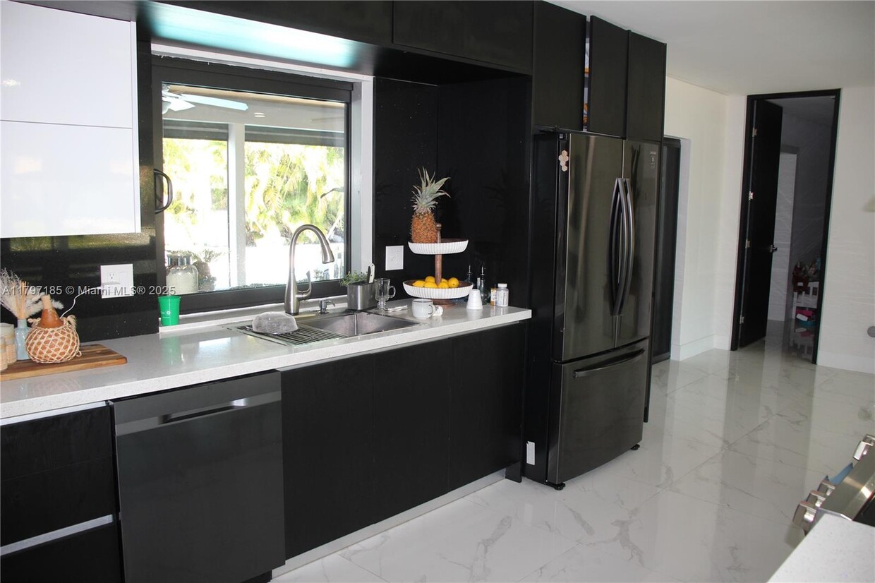 Foto del edificio - 7261 NW 6th Ct