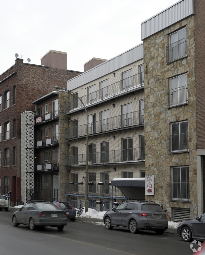 Building Photo - 60 Av des Pins O