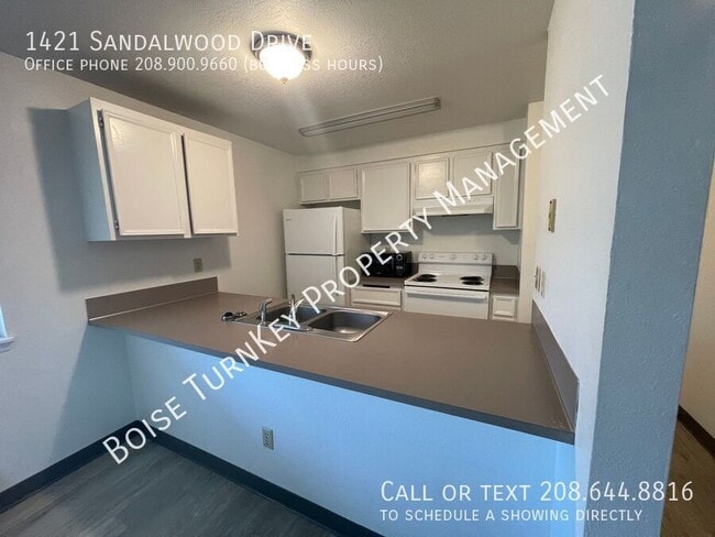 Building Photo - 1421 W Sandalwood Dr