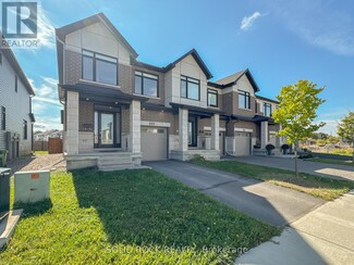 Building Photo - 889 Solarium Ave