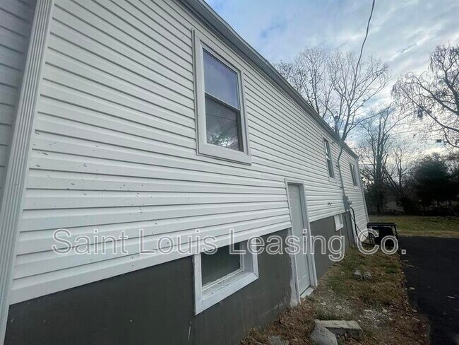 Foto del edificio - 3212 Airway Ave