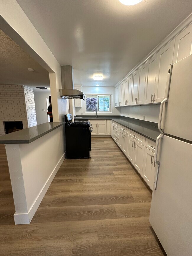 Foto del edificio - 556 Myrtle Ave