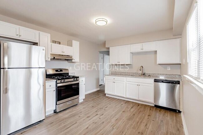 Building Photo - 9749 Dennis Dr