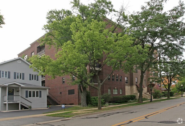 Building Photo - 4929 Forest Ave