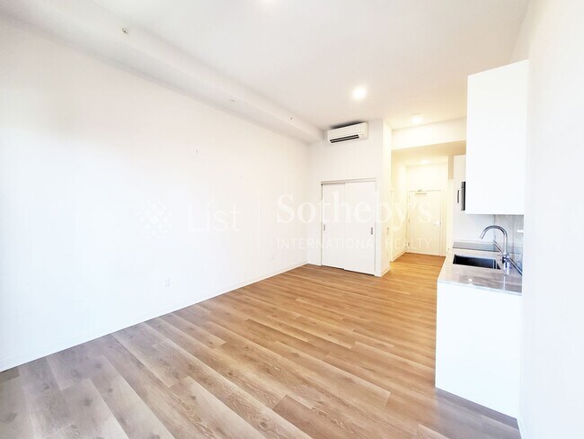 Building Photo - Aalii #806  |  Honolulu, HI