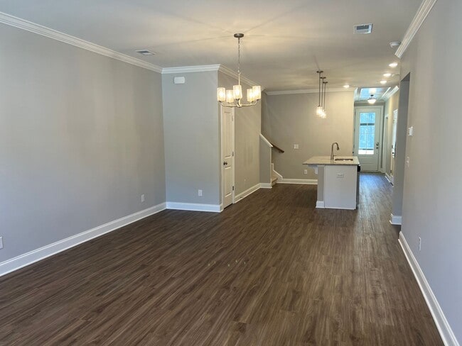 Building Photo - 3 Bedroom Townhouse in Washington Square!