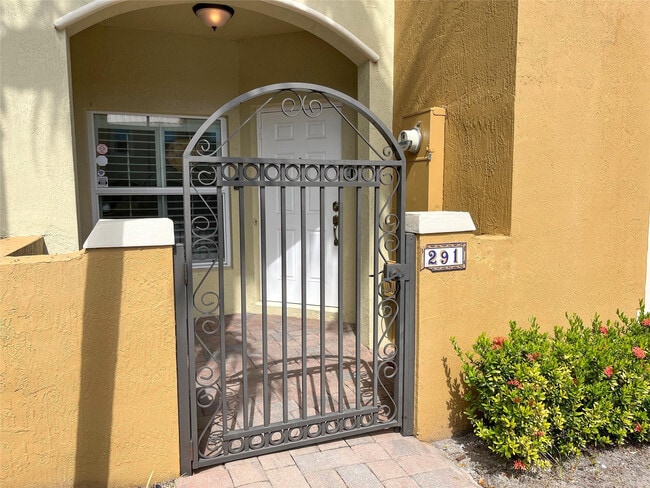 Foto del edificio - 291 Lake Monterey Cir