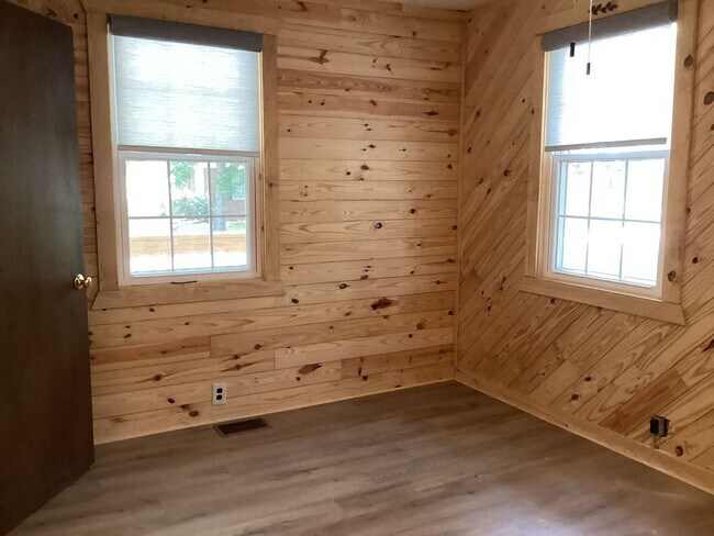 Building Photo - What a Cuttie, welcome home!!