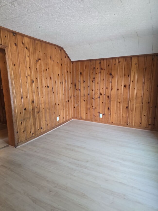 Building Photo - 1206 Haney Ave