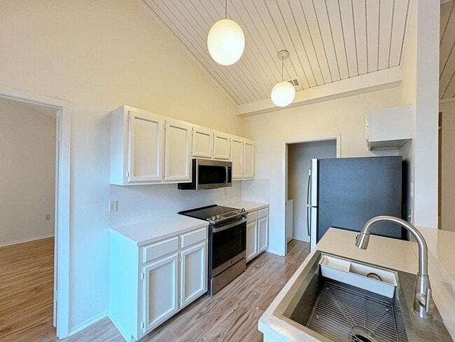 Building Photo - 2 Bedroom Condo for rent off Essen Lane