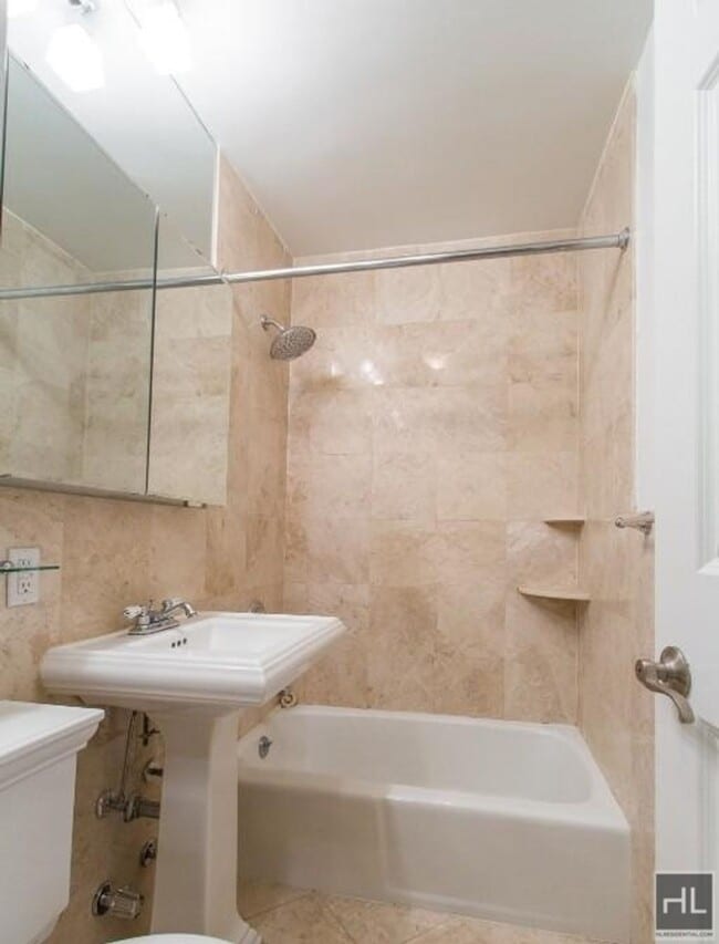 Foto del edificio - E 25TH ST.