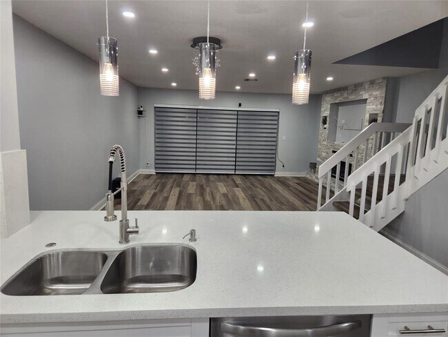 Building Photo - 3667 Carambola Cir N