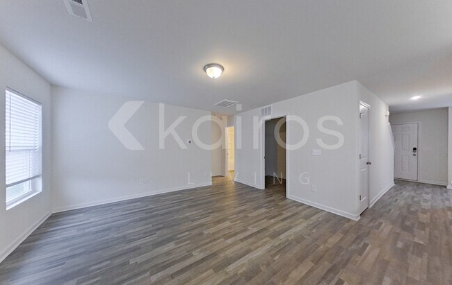 Foto del edificio - 348 Waterfall Rd