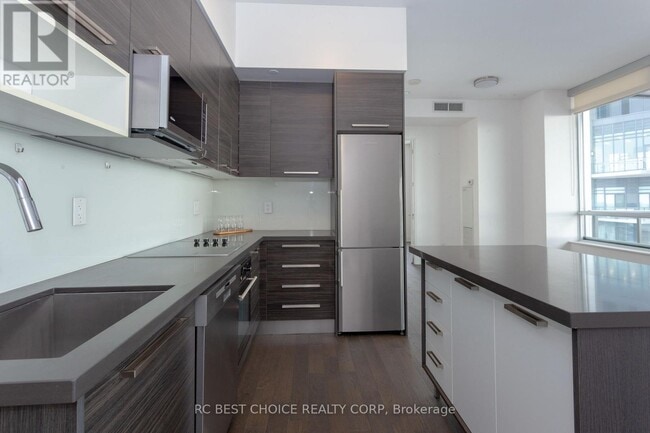 Photo du bâtiment - 36 Park Lawn Rd