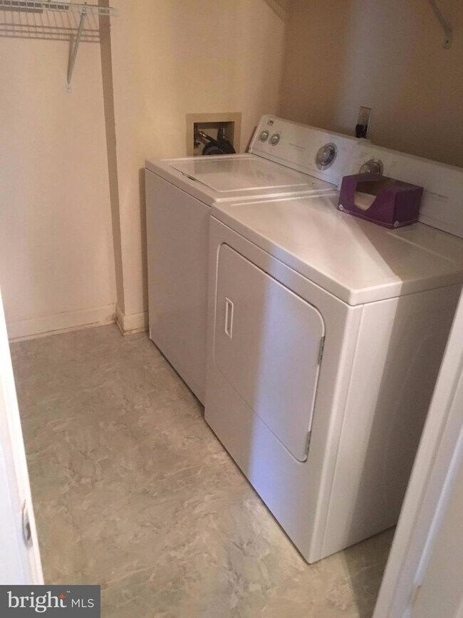 Foto del edificio - 12005 Ridge Knoll Dr