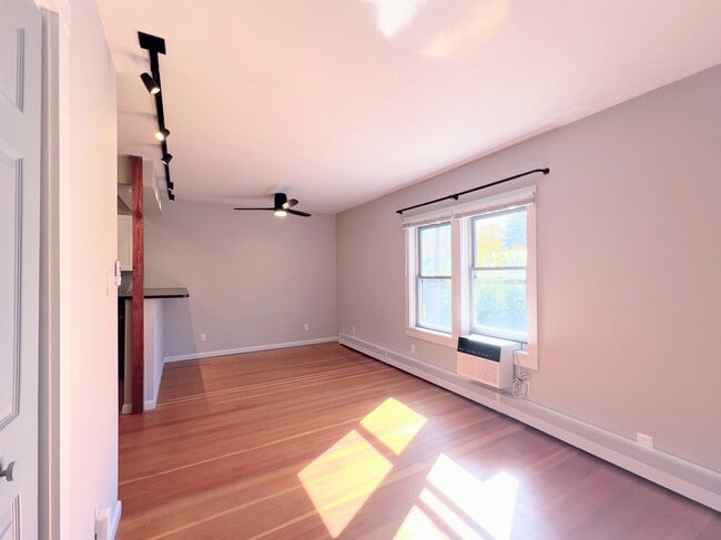 Foto del edificio - 1768 1/2 W 3rd Ave