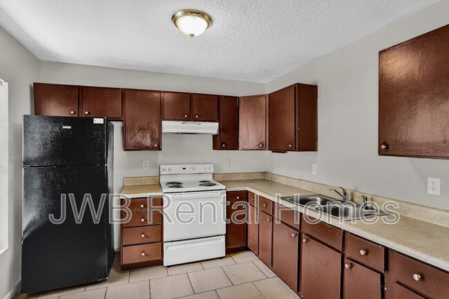 Foto del edificio - 1857 W 10th St