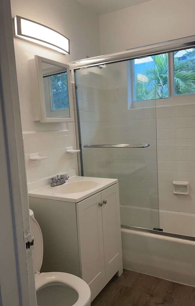 Building Photo - 420 NE 76th St