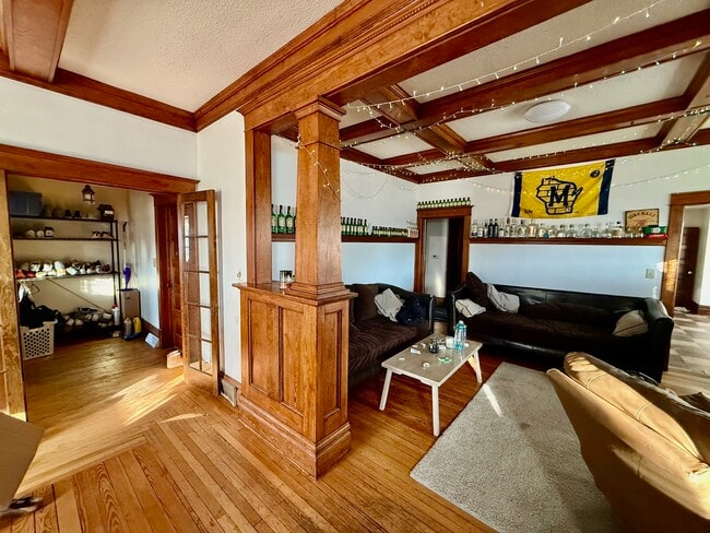 Building Photo - 422 5th St NW