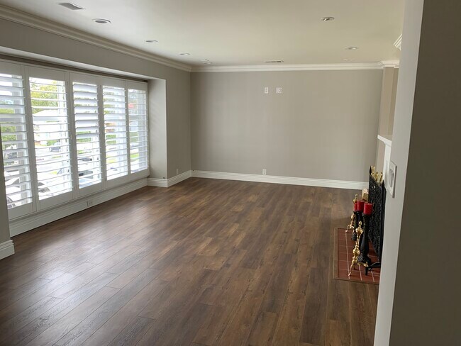 Living Room - 3250 Lowry Rd