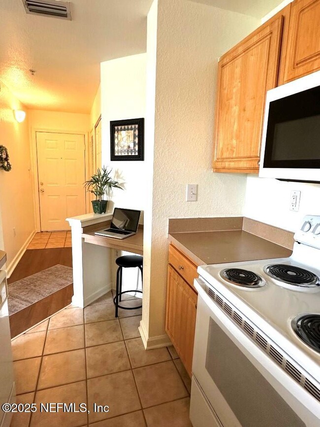 Building Photo - 305 N Villa San Marco Dr