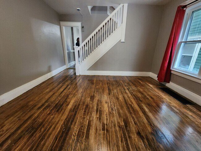 Foto del edificio - 466-468 Colvin St.