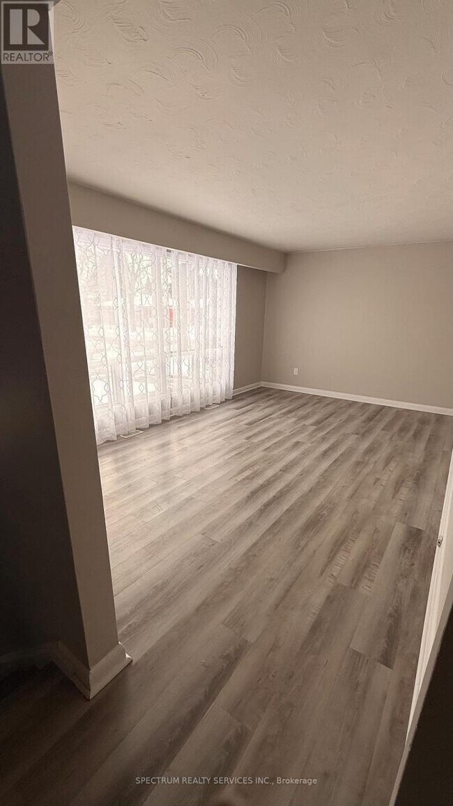 Photo du bâtiment - 213 Thistle Down Blvd