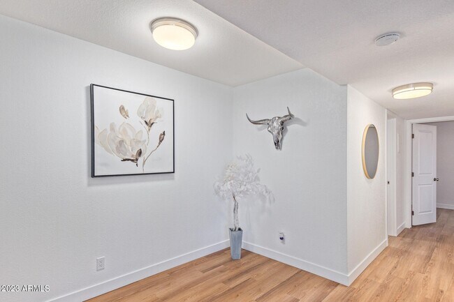 Foto del edificio - 2409 W Hazelwood St