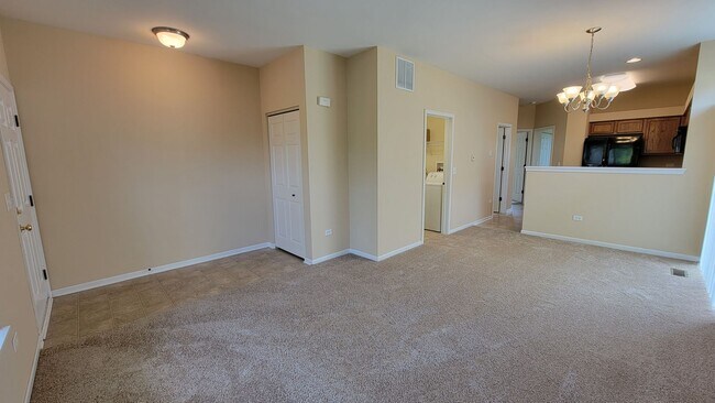 Building Photo - 2 BEDROOM, 1.1 BATH RANCH 1/2 DUPLEX