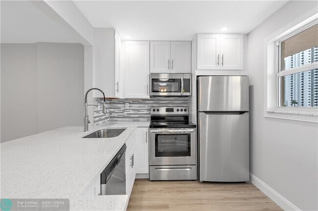 Building Photo - 1391 S Ocean Blvd