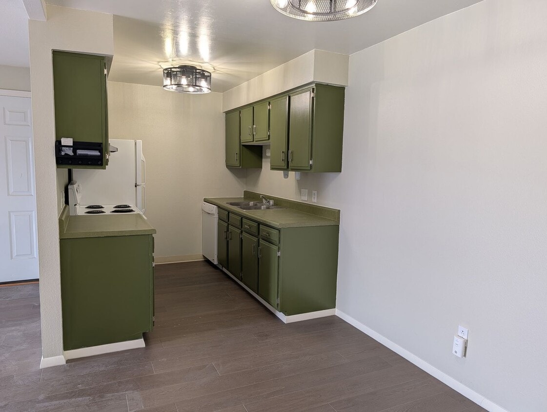 Building Photo - Denney - 303