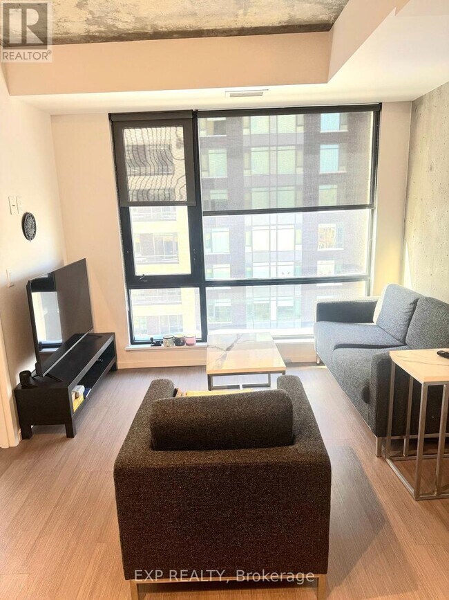 Photo du bâtiment - 105 Champagne Ave S