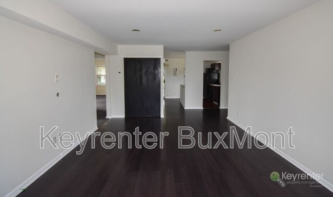 Building Photo - 5 W Plumstead Ave
