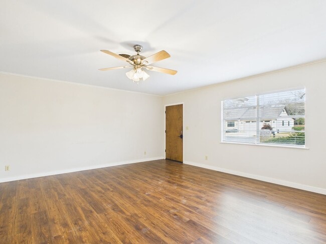 Building Photo - Established Nieghborhood