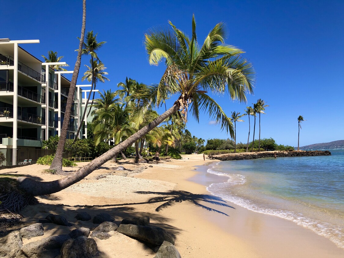 Golden Sands and Gentle Waters fronting the Unit - 4999 Kahala Ave