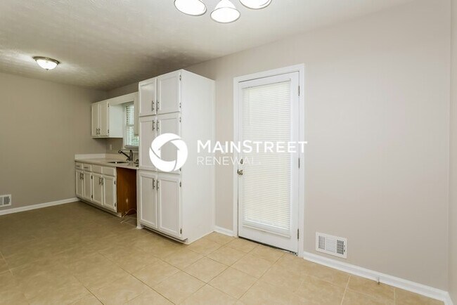 Foto del edificio - 3 Bedroom Pet-Friendly Home in Douglasville, GA with Main Street Renewal