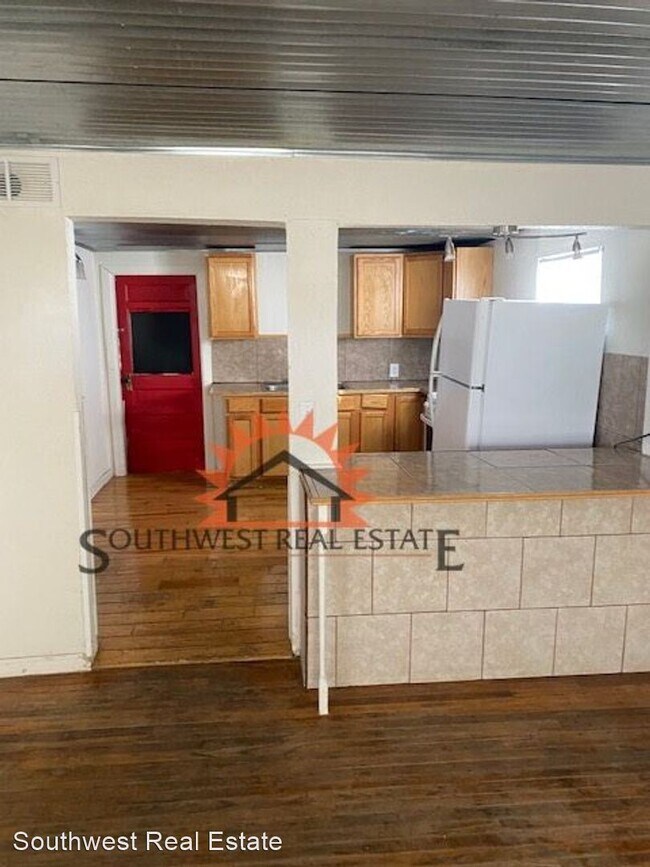 Building Photo - 1 br, 1 bath House - 608 E 6th
