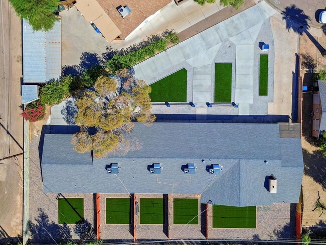 Foto del edificio - Remodeled 1BR with Private Yard + $250 Gift Card – Move In Today