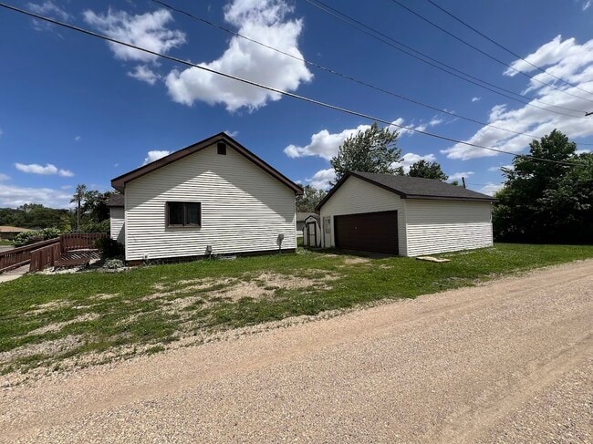 Building Photo - 319 5th St E