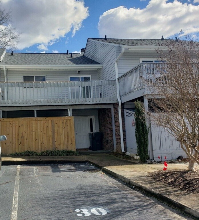 30 Spinnaker Ct, Greenville, SC 29611 Townhome Rentals in Greenville SC