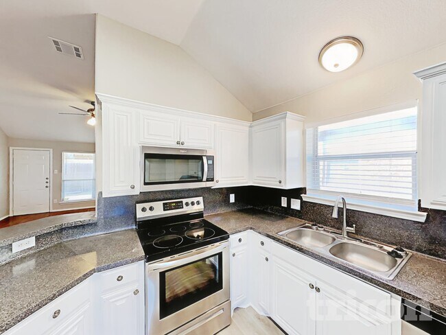 Building Photo - 2524 Wakecrest Dr