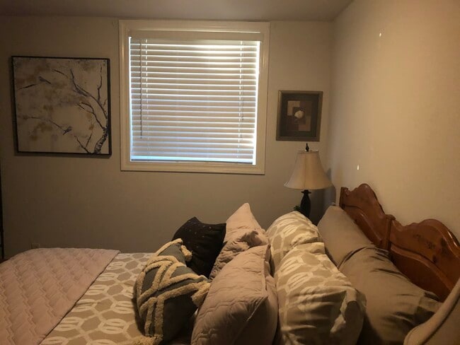 Second bedroom - 25609 Lawson St