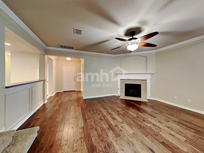 Foto del edificio - 3813 Denridge Ln