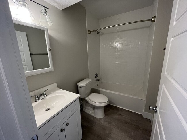 Foto del edificio - 1966 Randall Rd