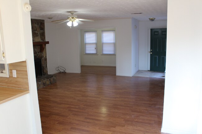 Building Photo - 1906 Patterson Cir
